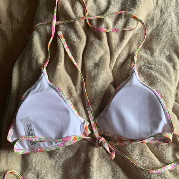 Bikini - Picture 3 of 10